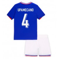 Camisa de Futebol França Dayot Upamecano #4 Equipamento Principal Infantil Europeu 2024 Manga Curta (+ Calças curtas)